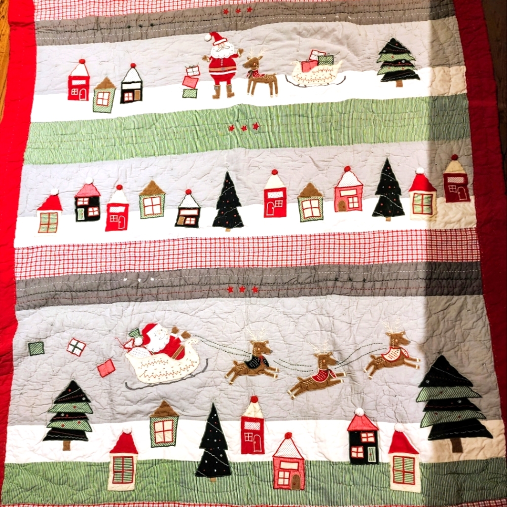 Pottery Barn Kids Christmas Santa Reindeer comforter quilt Twin